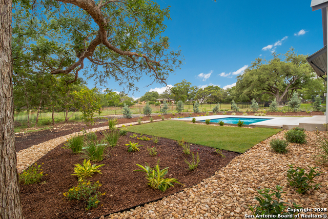 Listing photo id 31 for 430 Arthur Court