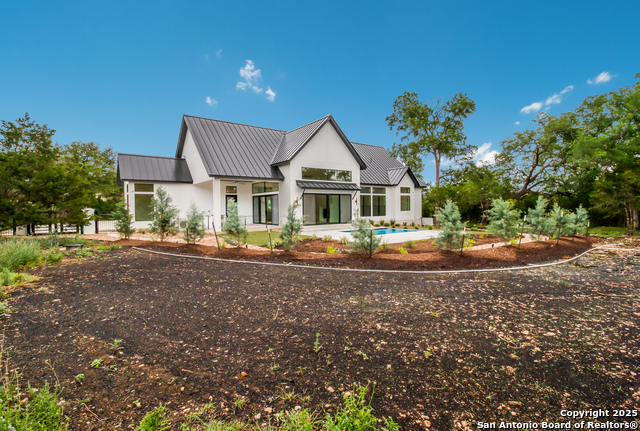 Listing photo id 35 for 430 Arthur Court
