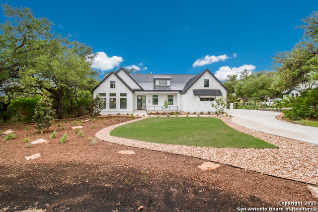 Listing photo id 4 for 430 Arthur Court