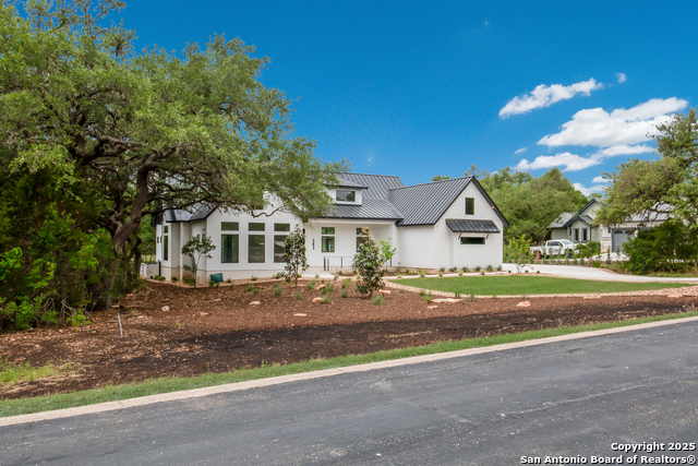 Listing photo id 5 for 430 Arthur Court
