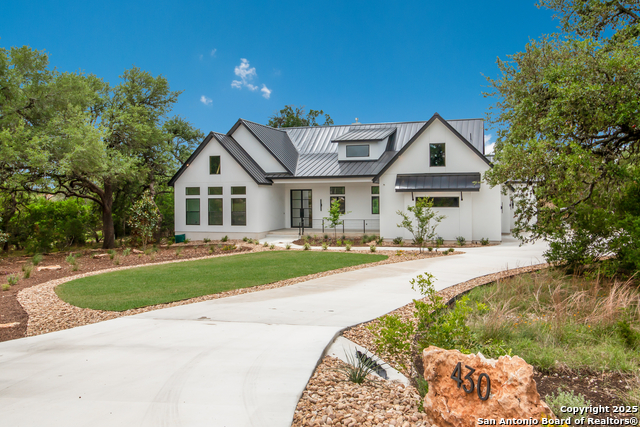 Listing photo id 7 for 430 Arthur Court