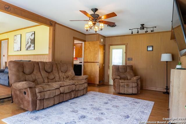 Image 2 of 44 For 517 East Martindale Rd
