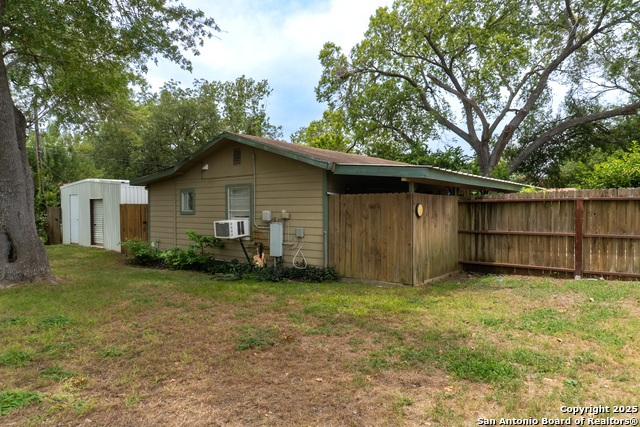 Image 29 of 44 For 517 East Martindale Rd