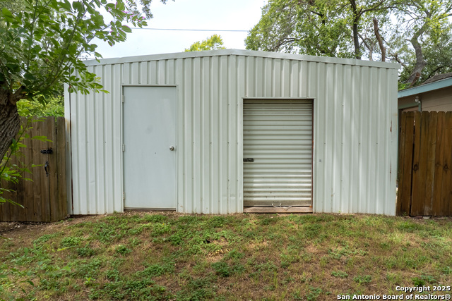Image 30 of 44 For 517 East Martindale Rd