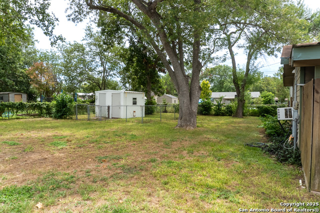 Image 34 of 44 For 517 East Martindale Rd