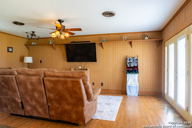 Image 4 of 44 For 517 East Martindale Rd