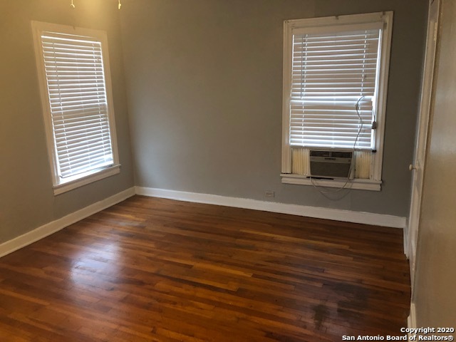 Image 11 of 13 For 726 Grayson St E 1