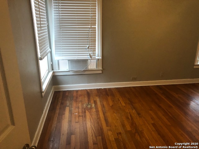 Image 12 of 13 For 726 Grayson St E 1