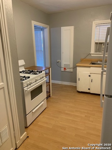 Image 3 of 13 For 726 Grayson St E 1