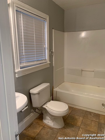 Image 6 of 13 For 726 Grayson St E 1