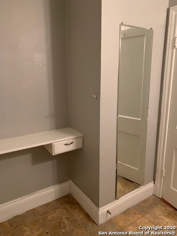 Image 7 of 13 For 726 Grayson St E 1