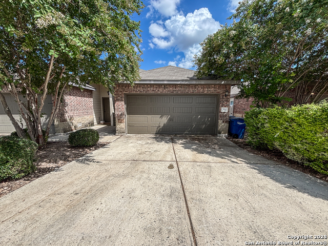 Image 2 of 18 For 750 Saengerhalle