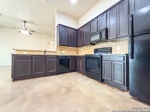 Image 9 of 18 For 750 Saengerhalle