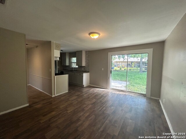 Image 12 of 19 For 7323 Glen Manor