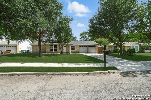 Image 2 of 31 For 4142 Willow Green