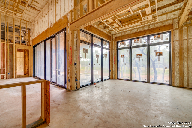 Listing photo id 5 for 325 Ranch Heights