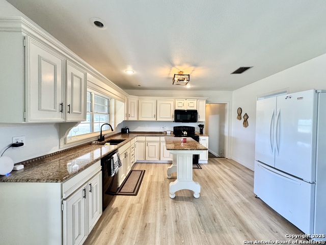 Listing photo id 7 for 82 Bowman Ln