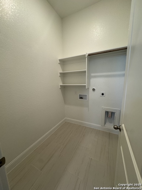 Listing photo id 8 for 737 Groudsel