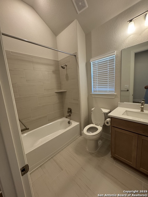 Listing photo id 10 for 737 Groudsel