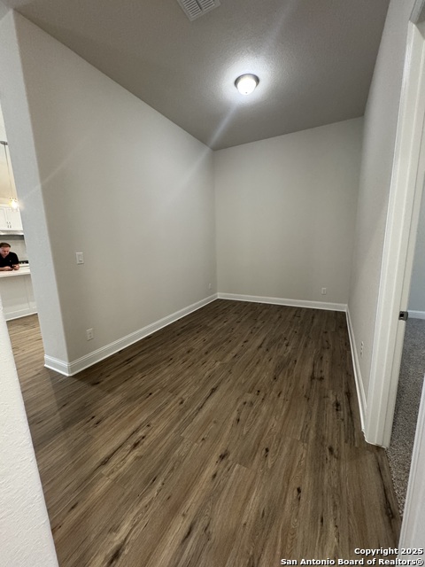 Listing photo id 12 for 737 Groudsel