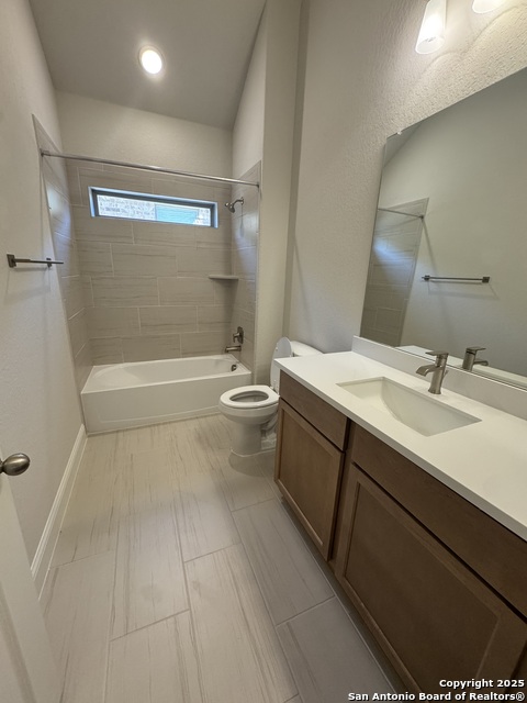 Listing photo id 15 for 737 Groudsel