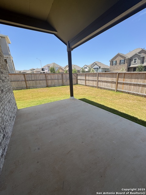 Listing photo id 16 for 737 Groudsel