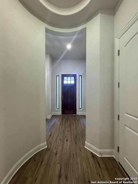 Listing photo id 0 for 737 Groudsel