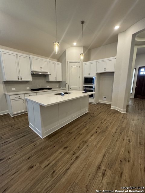 Listing photo id 2 for 737 Groudsel