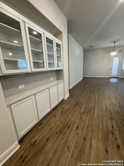 Listing photo id 3 for 737 Groudsel