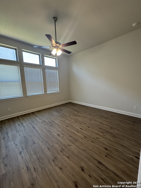 Listing photo id 5 for 737 Groudsel