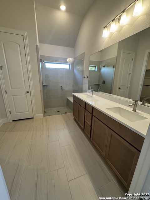 Listing photo id 6 for 737 Groudsel