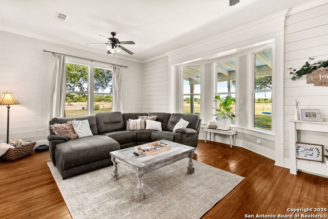 Listing photo id 10 for 6673 Center Point