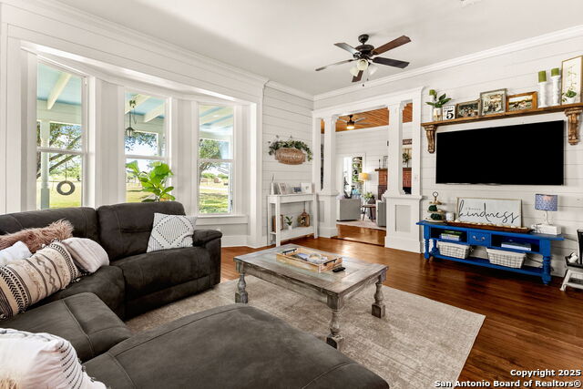 Listing photo id 11 for 6673 Center Point