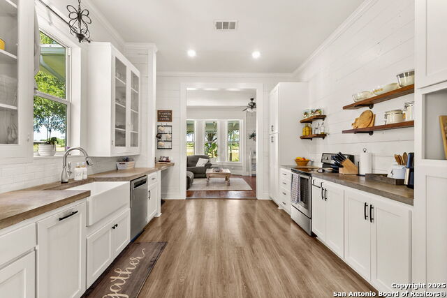 Listing photo id 14 for 6673 Center Point