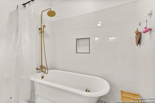 Listing photo id 23 for 6673 Center Point