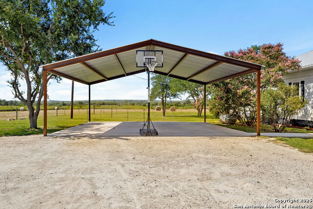 Listing photo id 37 for 6673 Center Point
