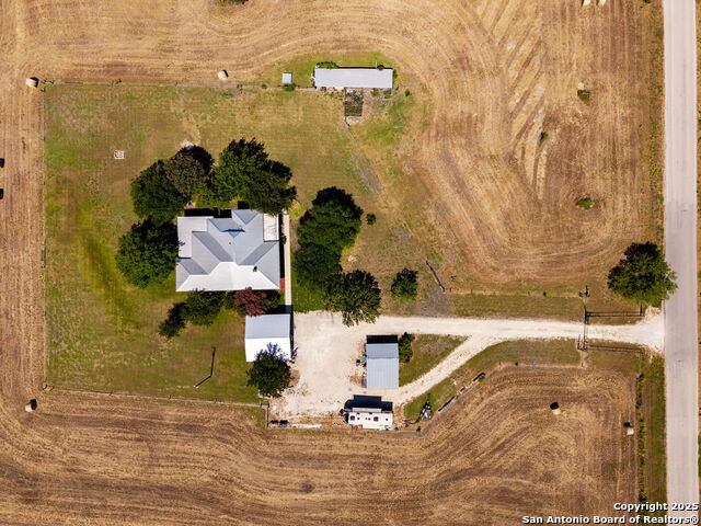 Listing photo id 39 for 6673 Center Point