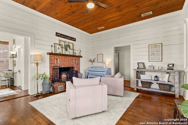 Listing photo id 3 for 6673 Center Point