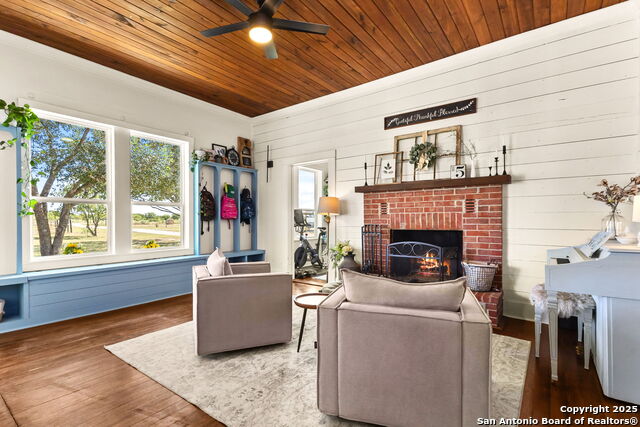Listing photo id 4 for 6673 Center Point