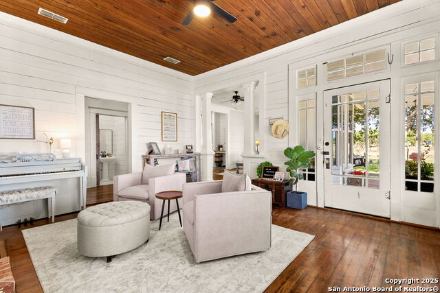 Listing photo id 5 for 6673 Center Point