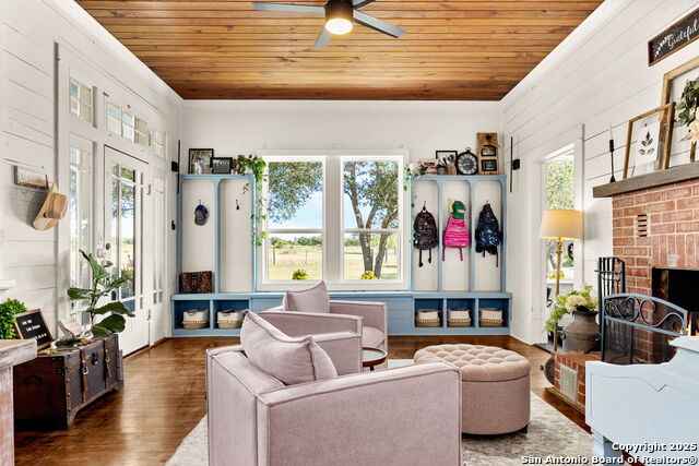 Listing photo id 7 for 6673 Center Point