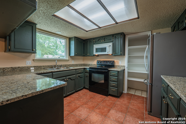 Image 10 of 33 For 1002 River Oak  Main House