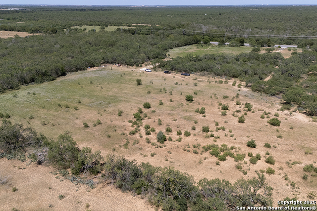 Listing photo id 3 for 19217 Applewhite