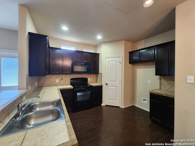 Image 5 of 26 For 294 Rosalie Dr