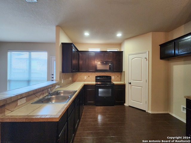 Image 6 of 26 For 294 Rosalie Dr