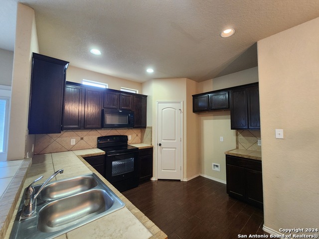 Image 9 of 26 For 294 Rosalie Dr