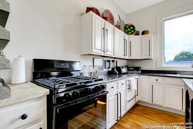 Image 33 of 39 For 120 Shadrach St