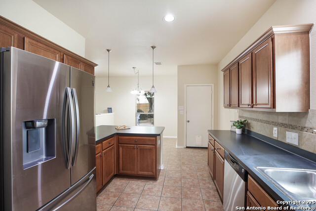 Listing photo id 8 for 10707 Axis Crossing