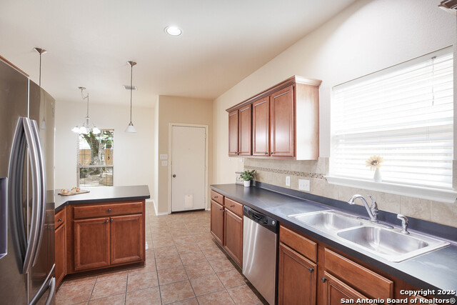Listing photo id 9 for 10707 Axis Crossing