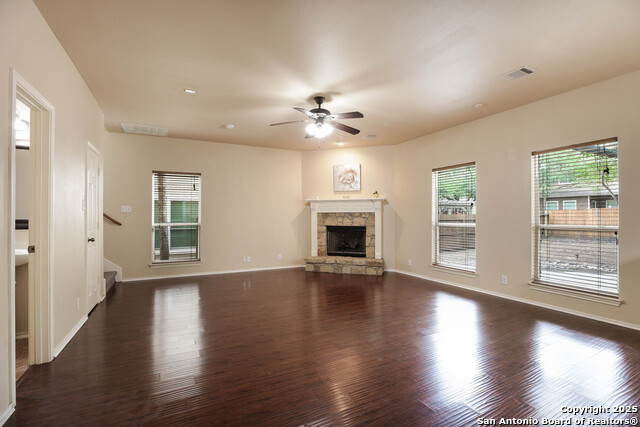 Listing photo id 11 for 10707 Axis Crossing
